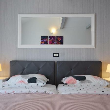 Guesthouse Mila Ровин Екстериор снимка
