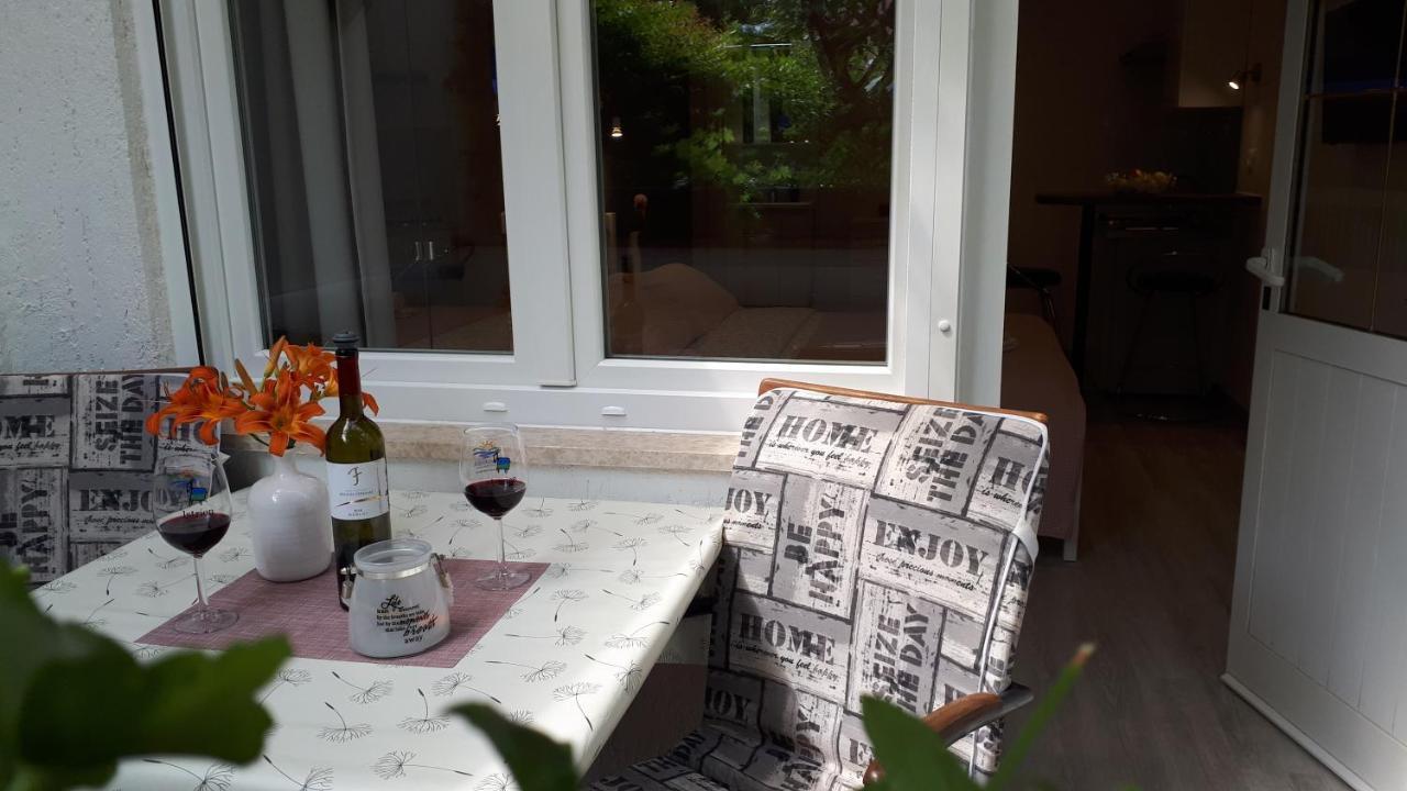 Guesthouse Mila Ровин Екстериор снимка