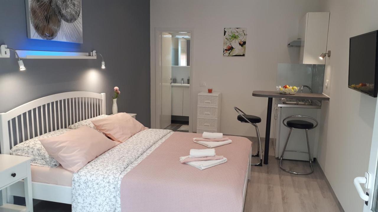 Guesthouse Mila Ровин Екстериор снимка