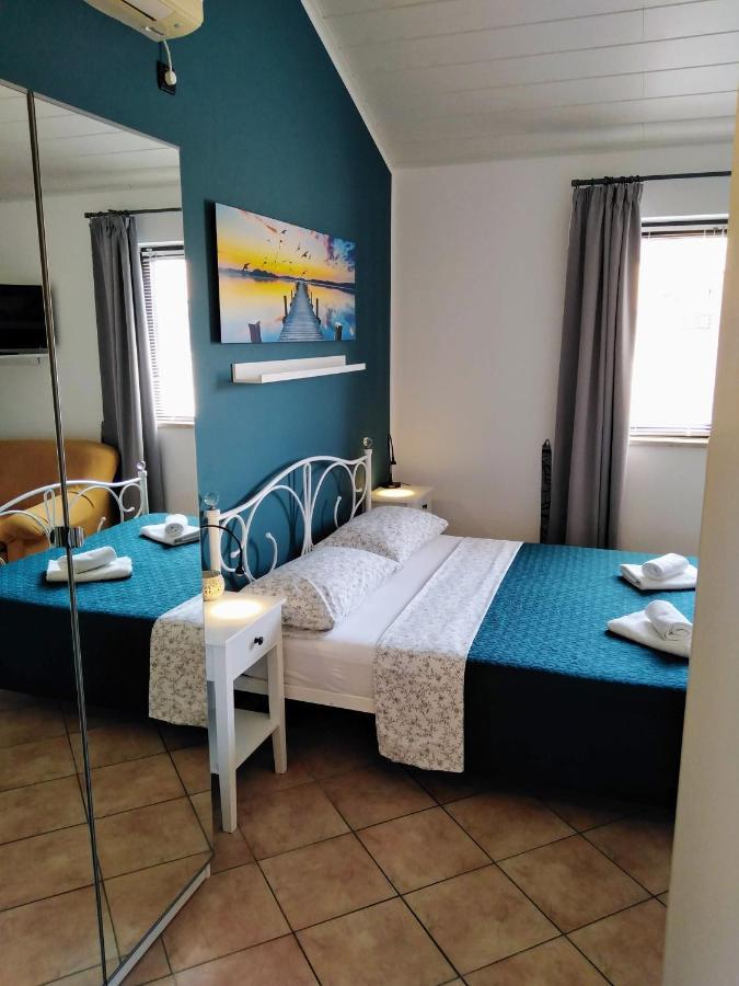 Guesthouse Mila Ровин Екстериор снимка