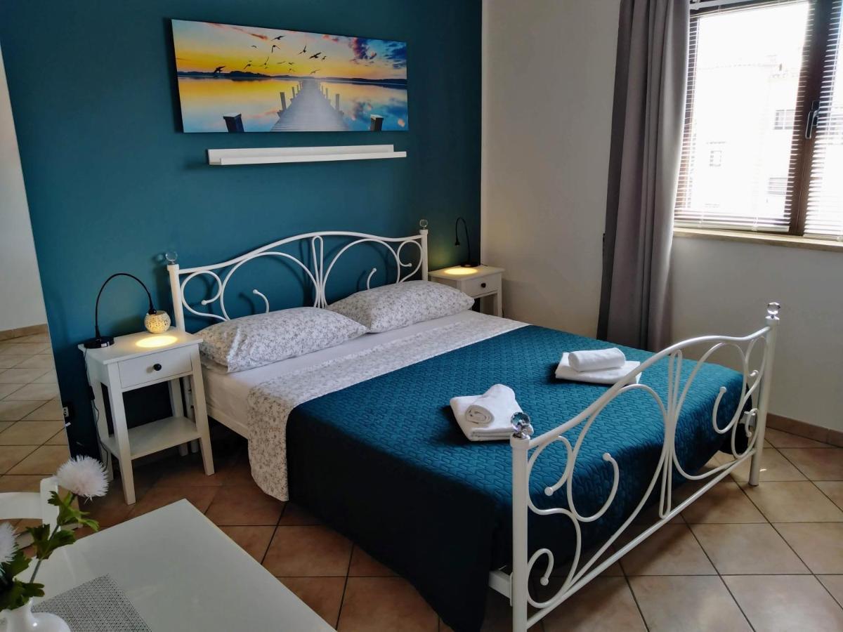 Guesthouse Mila Ровин Екстериор снимка