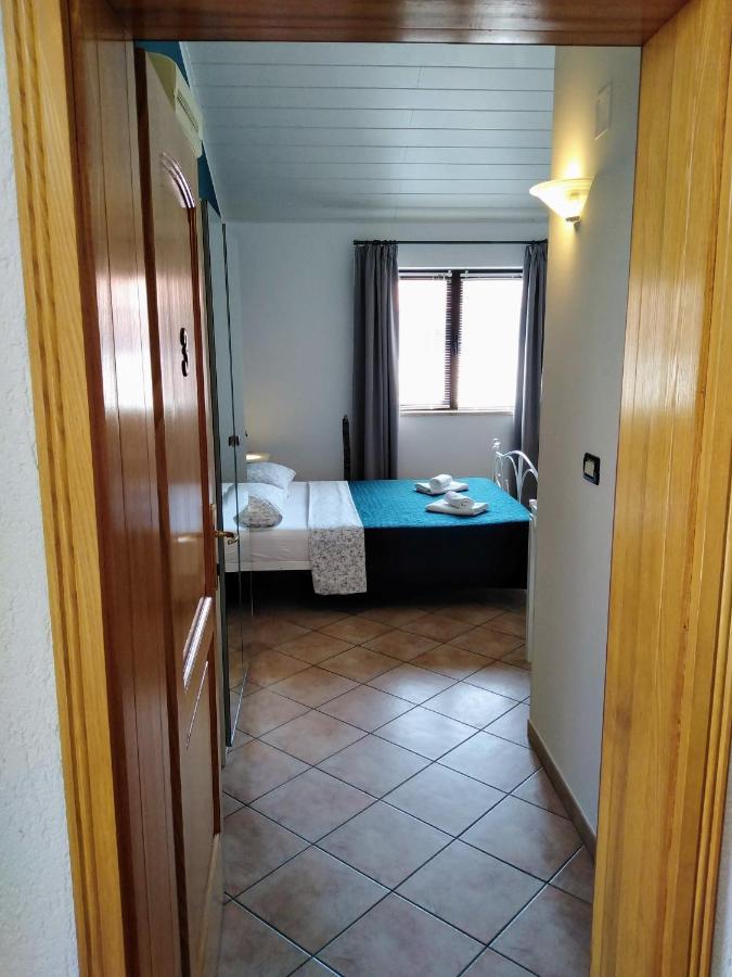 Guesthouse Mila Ровин Екстериор снимка