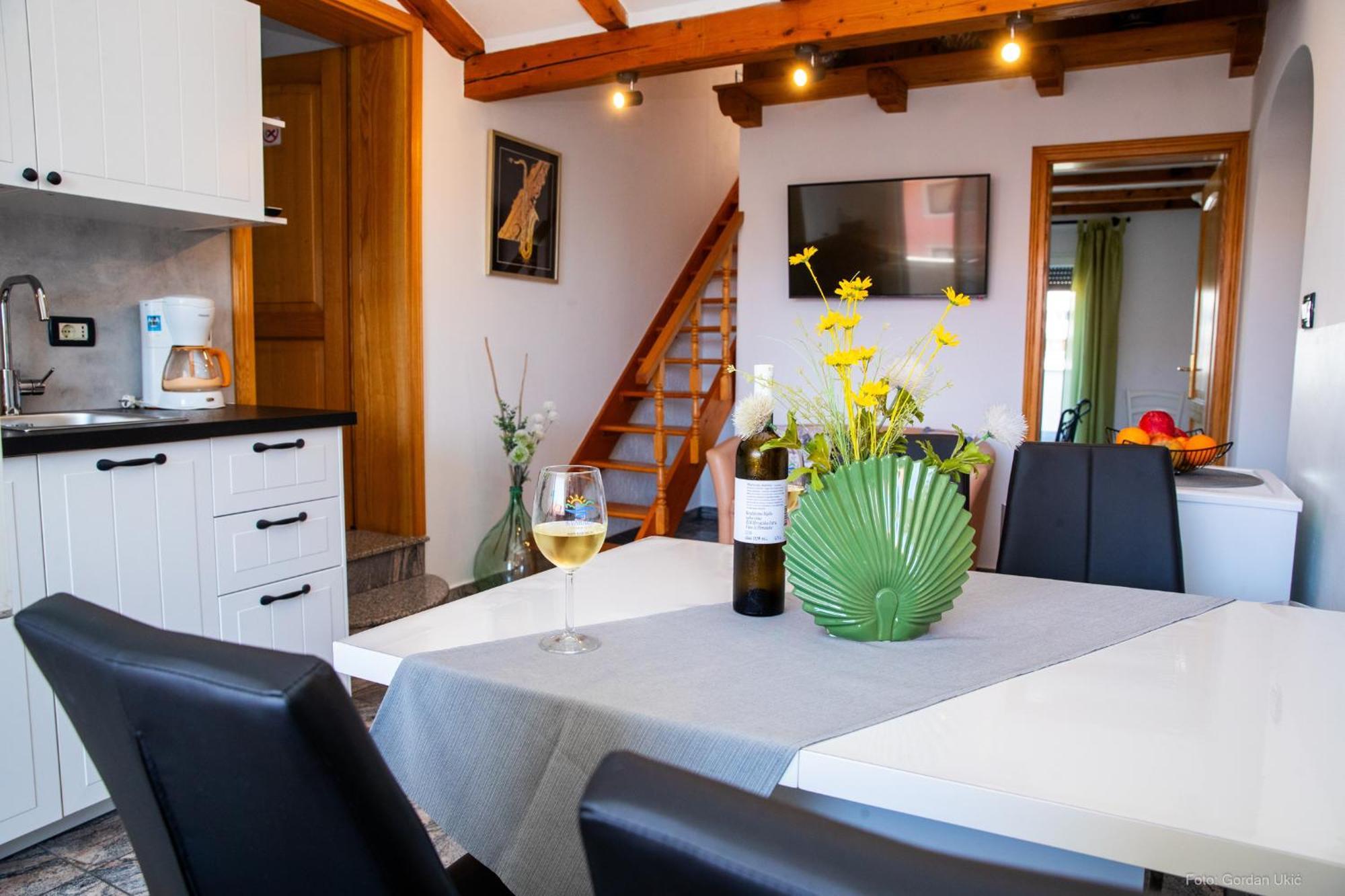 Guesthouse Mila Ровин Стая снимка