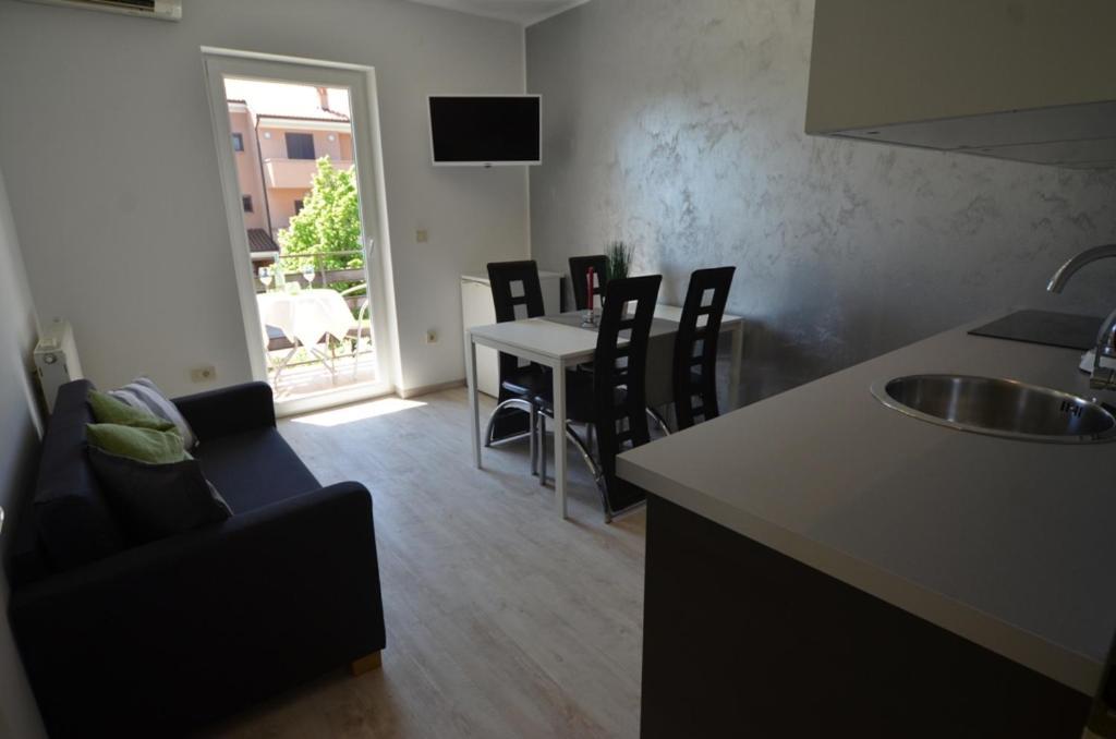 Guesthouse Mila Ровин Стая снимка