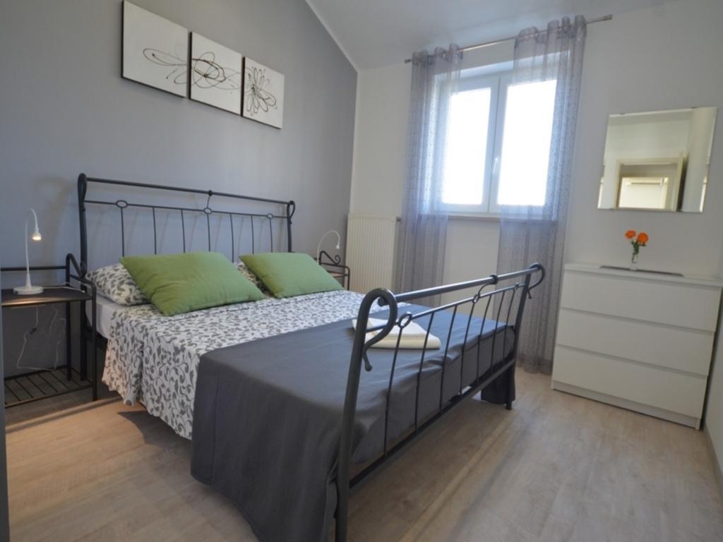 Guesthouse Mila Ровин Екстериор снимка