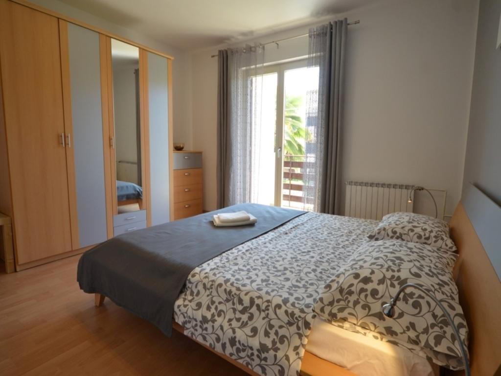Guesthouse Mila Ровин Екстериор снимка
