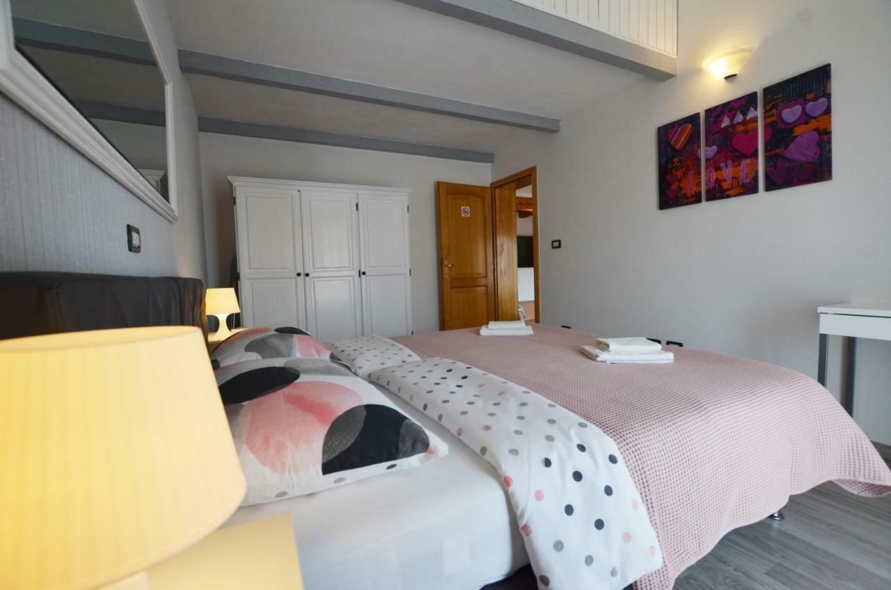 Guesthouse Mila Ровин Екстериор снимка