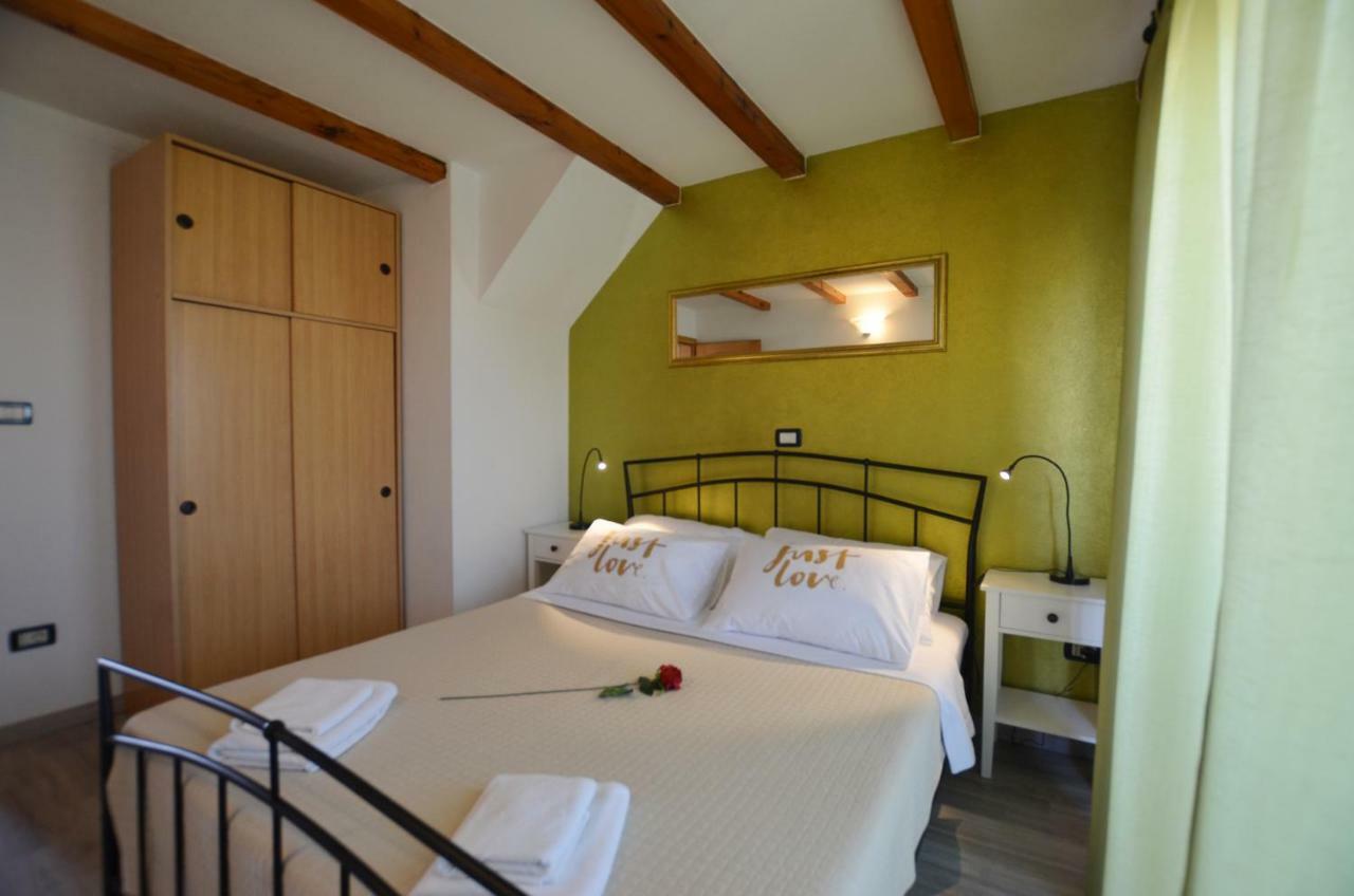 Guesthouse Mila Ровин Екстериор снимка