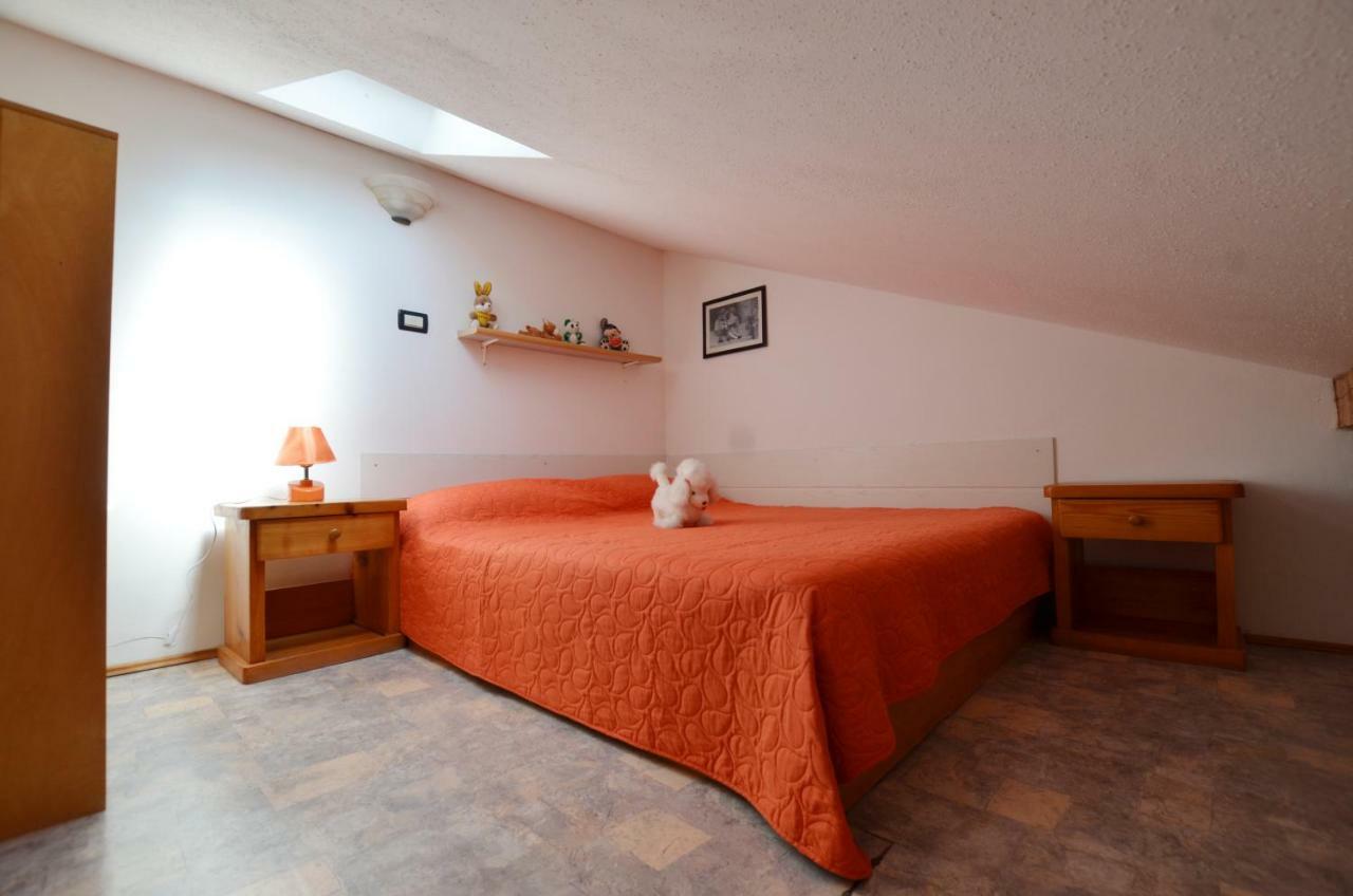 Guesthouse Mila Ровин Екстериор снимка