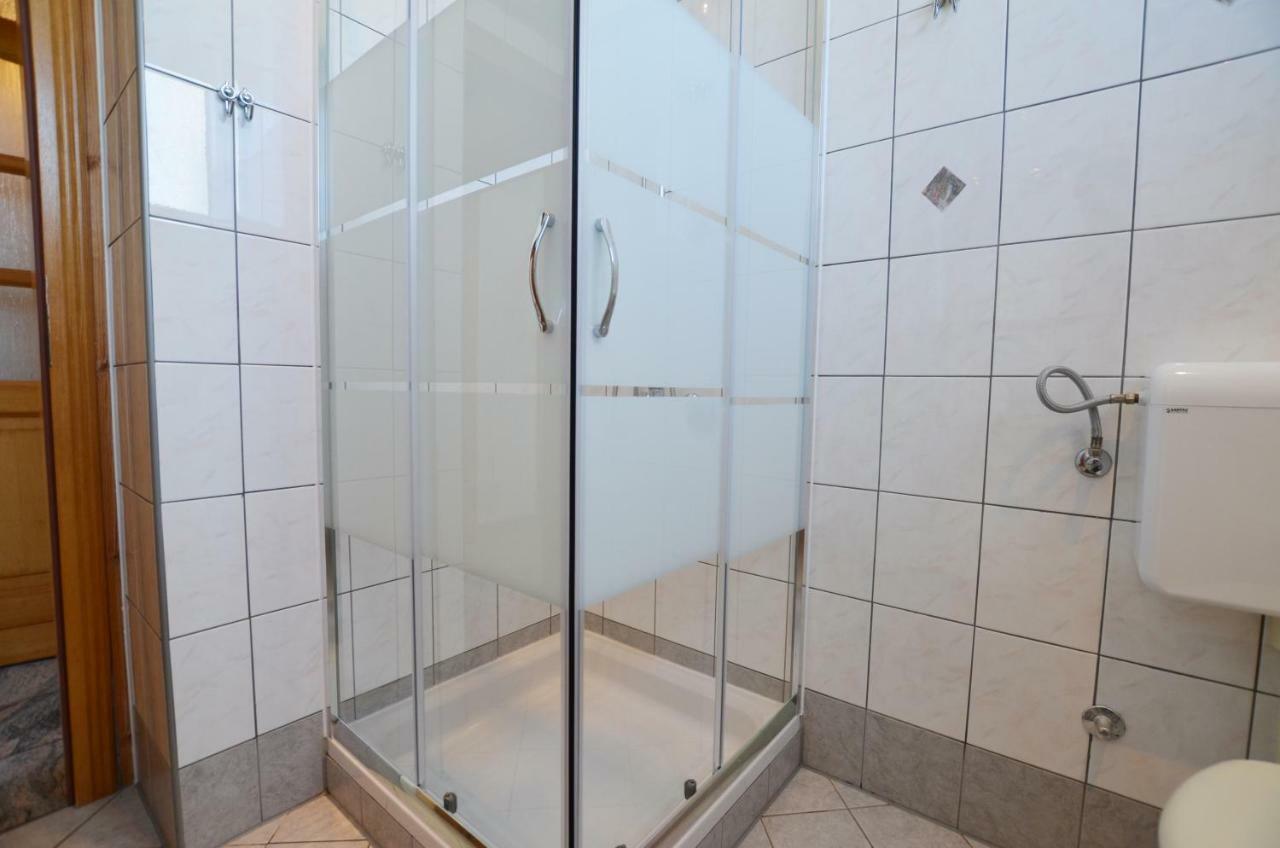 Guesthouse Mila Ровин Екстериор снимка